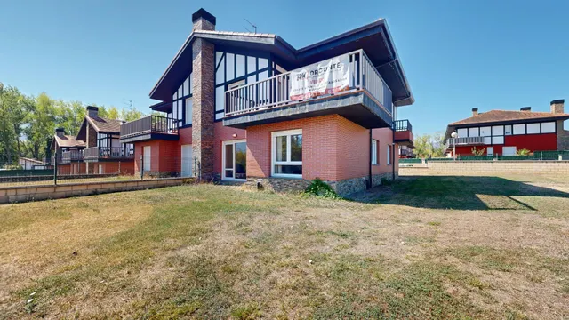 CHALET BIFAMILIAR A ESTRENAR EN VILLASANA DE MENA — 43