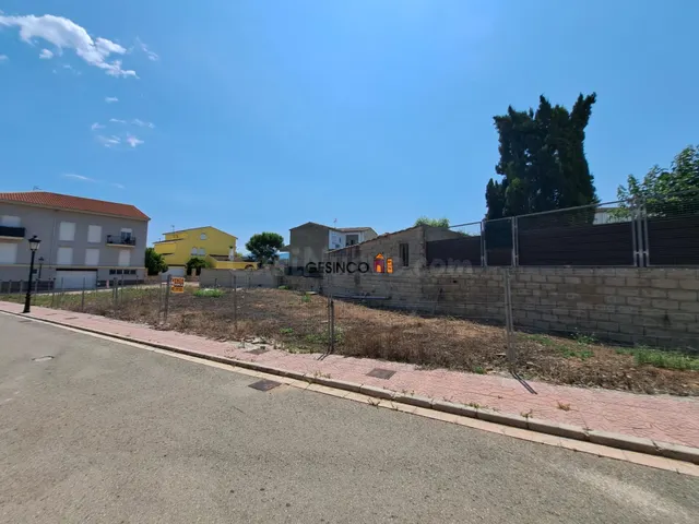 SOLAR URBANO EN ZONA TRANQUILA — 5