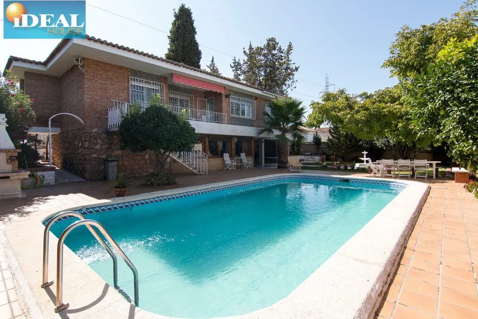 A6096J1. MAGNIFICO CHALET CON PISCINA EN COLINAS BERMEJAS
