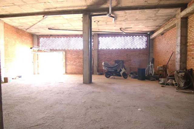 SE ALQUILA LOCAL COMERCIAL DE 180 M2 — 8
