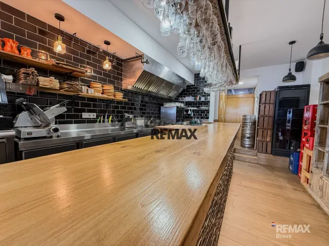 Empuriabrava | Traspaso de restaurante bar en primera línea  - foto 2