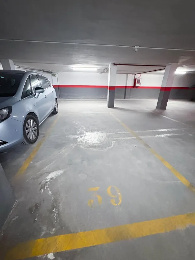 AMPLIA PLAZA DE GARAJE PARA SUV, BERLINA O COCHE Y MOTO JUNT - foto 2