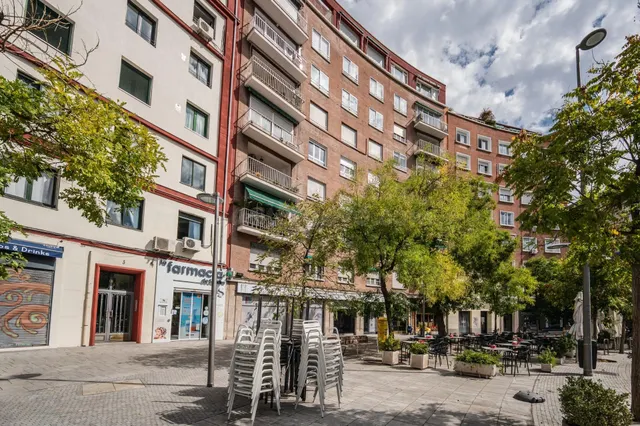 LOCAL EN ALQUILER DE 250 M2 + 25 M2 DE PATIO PRIVATIVO | GLO - foto 2