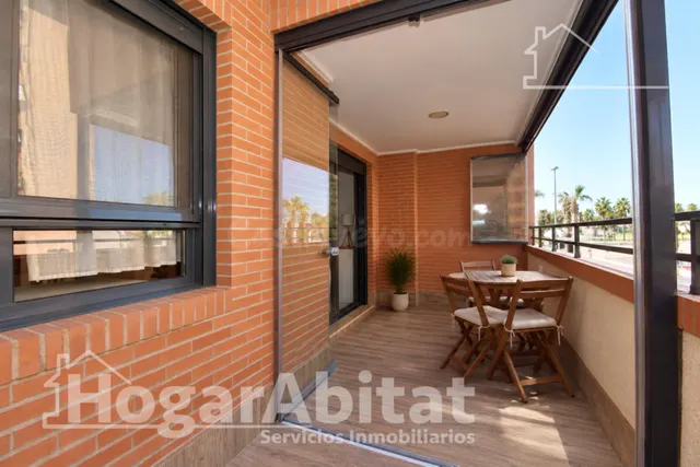 Seminuevo con piscina, garaje, trastero y terraza cerca del  - foto 3