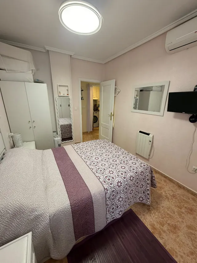 Apartamento con piscina compartida, Alicante, Torrevieja, Playa del Cura. 1 habitación | 54 m2 | A 900 metros del mar — 10