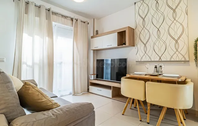 Apartamento reformado con licencia turística en Avenida Juan - foto 3