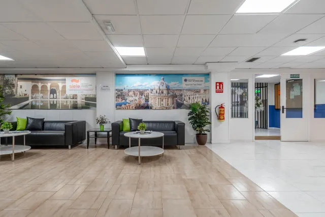 Venta de amplio y funcional local en zona inmejorable (avda. madrid) - Granada — 34