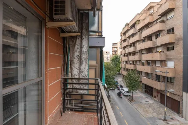 Pisazo en venta en calle Obispo Hurtado — 23