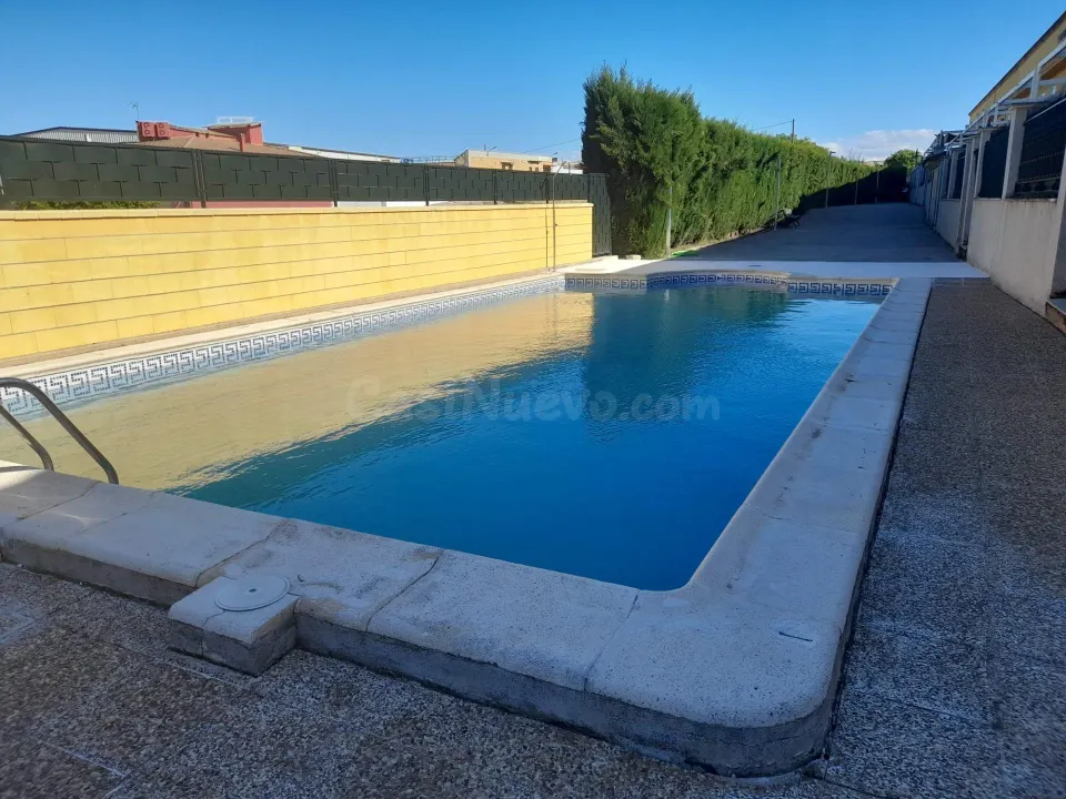 Unifamiliar con piscina comunitaria