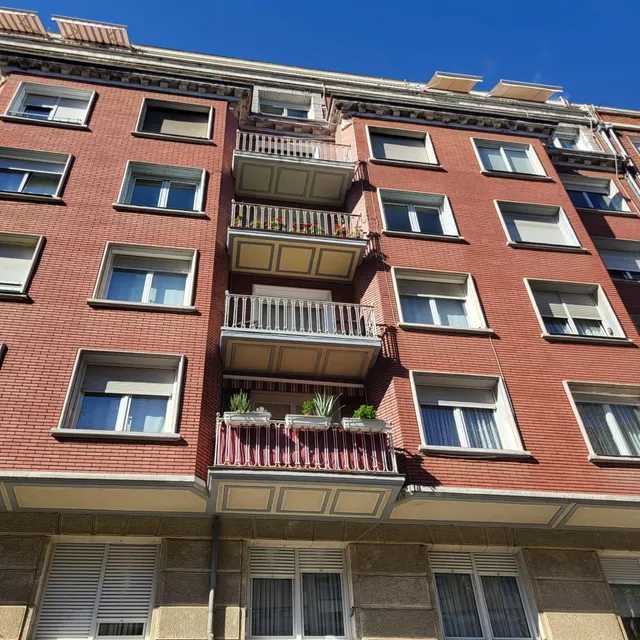 Inmobiliaria indautxu vende en doctor areilza piso exterior con terraza — 11