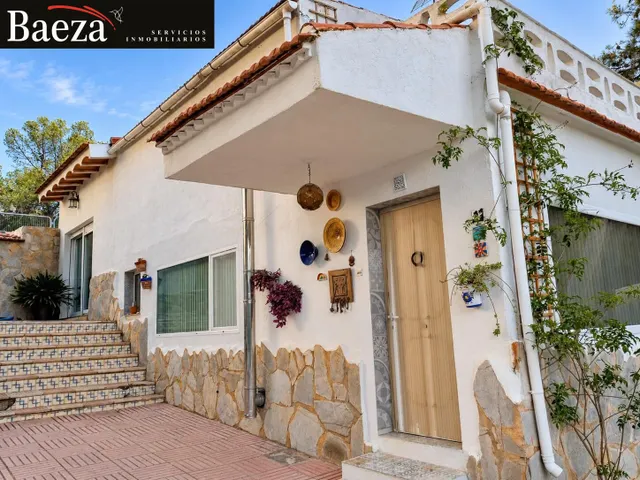 Chalet con piscina privada, terreno y buhardilla — 14