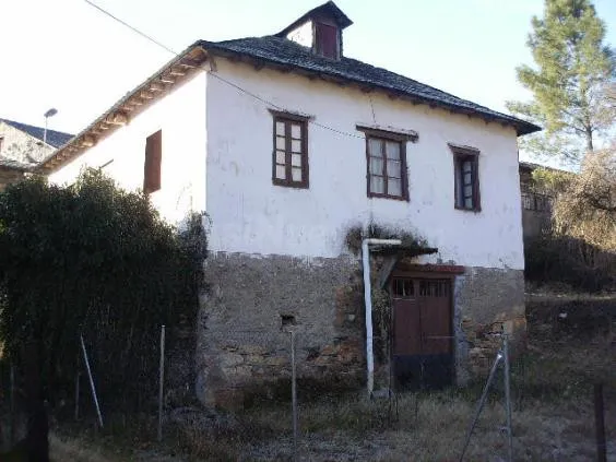 CASA CON TERRENO EN REQUEJO- SOBRADO