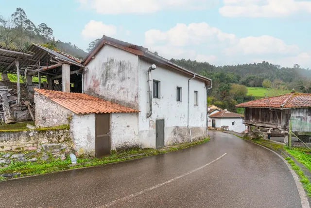 Casa de Pueblo con hórreo. - foto 3