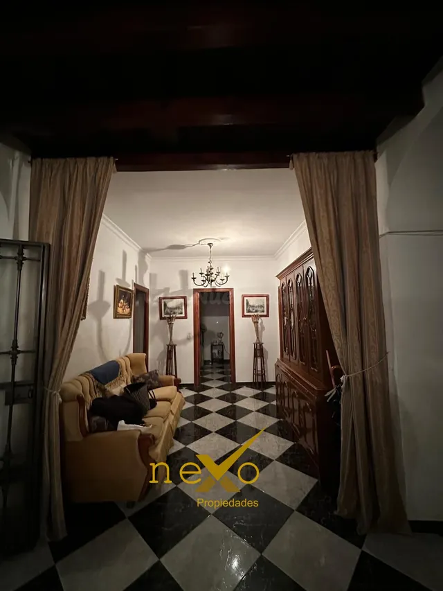 Casa 7 habitaciones 193m² en venta - LORA DEL RÍO