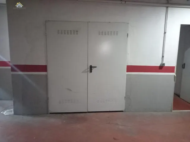 Bonito piso en venta en la Seu d'Urgell, edificio moderno con Box individual para dos coches. — 24