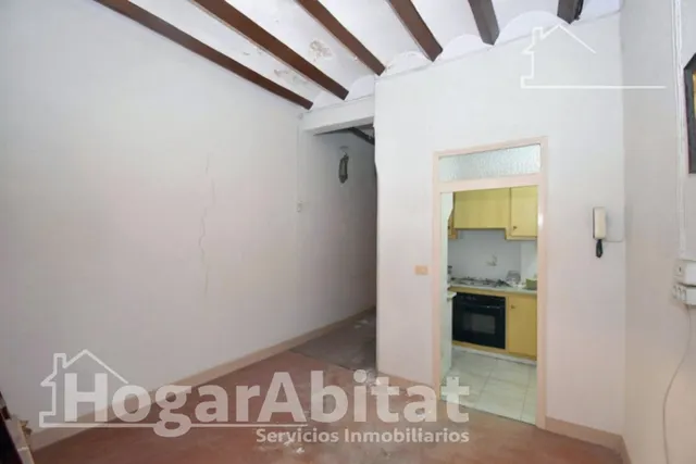 Extraordinaria finca con local comercial y múltiples posibilidades de reconversión a reformar en pleno centro — 30