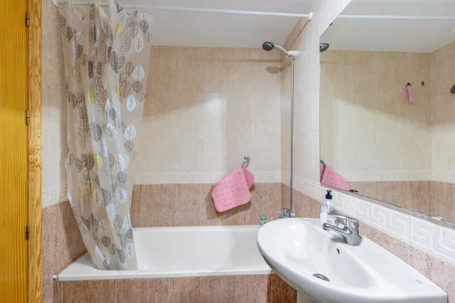 Ático Exclusivo en Roquetas de Mar con Amplia Terraza y Piscina Comunitaria — 26