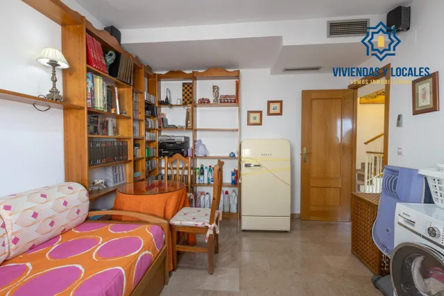 ADOSADA CON 4 DORMITORIOS, AMPLIAS TERRAZAS Y VISTAS A GRANADA Y SIERRA NEVADA — 33