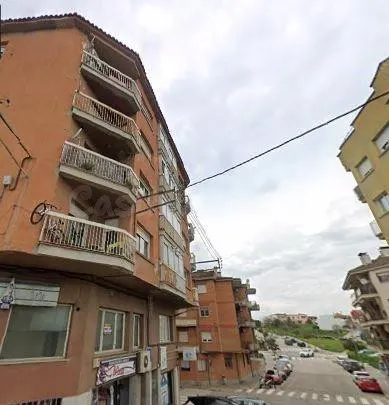 SE VENDE piso OKUPA en C CL GIRONA,2 Esc:3 Pl:1 Pt:01 Torder - foto 2
