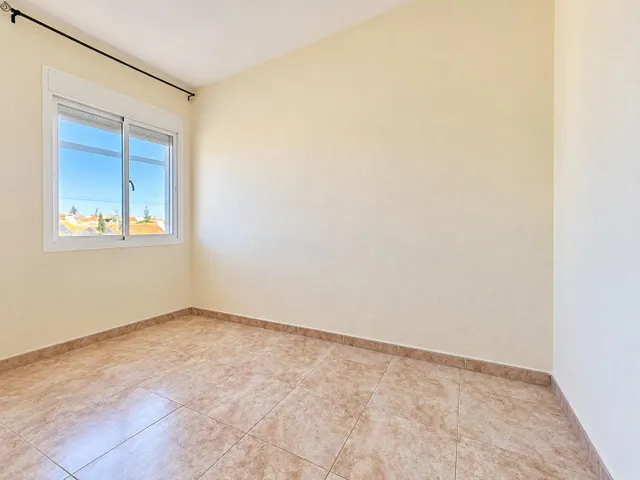Piso luminoso de 3 dormitorios con terraza en Avenida de Mijas, Fuengirola — 7