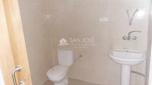 SE VENDE O ALQUILA LOCAL CENTRICO EN ELCHE — 3