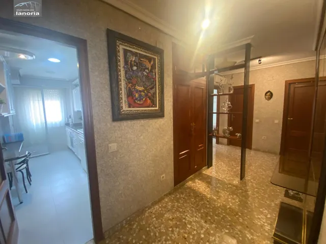 Grupo la Noria VENDE amplio piso SIN ascensor. 4 hab, 2 Baños. Completamente AMUEBLADO y EQUIPADO. — 18