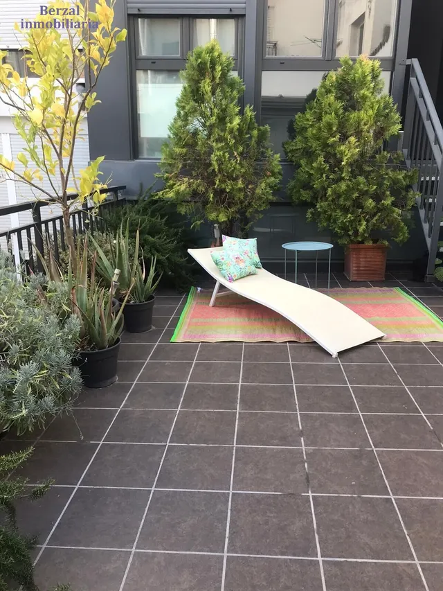 Vivienda SINGULAR en el centro de Logroño.Planta baja, más dos. Terraza de sesenta metros y jardin con pozo. — 19