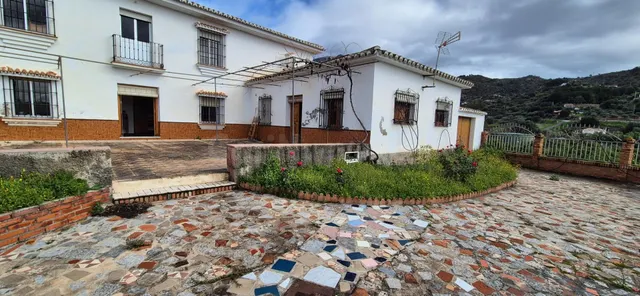 Gran casa con casita de invitados incluida en Alcaucín