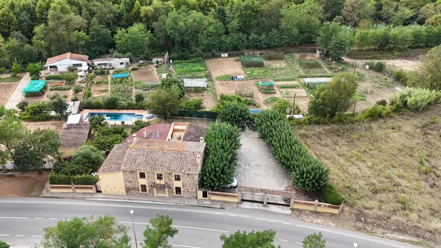 Masía histórica con antiguo restaurante y vivienda en Quart  - foto 2