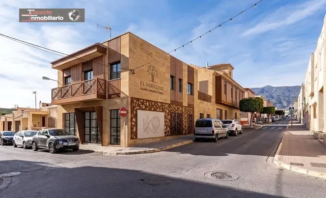 Chalet adosado en venta en Calle Alhambra, 33 — 20