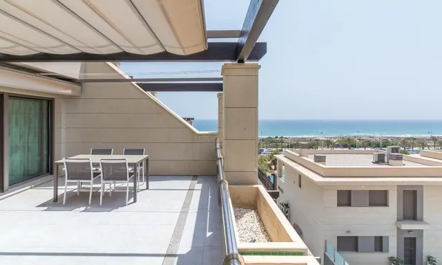 BUNGALOW EN URBANIZACIÓN CON PISCINA Y VISTA AL MAR — 13