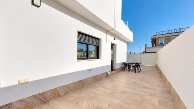 Amplia VILLA de nueva construcción con piscina privada en San Pedro del Pinatar — 32