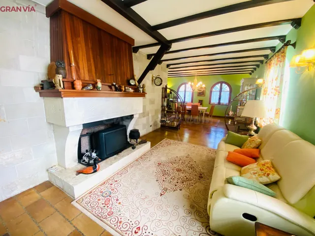 Impresionante casa a la venta en la Carretera de Soria - foto 3