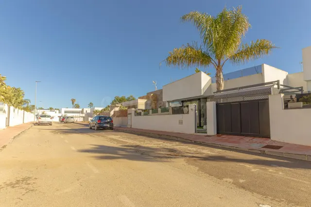 SE ALQUILA POR TEMPORADAS VILLA EN SANTIAGO DE LA RIBERA + PISCINA (SAN PEDRO DE PINATAR) MURCIA — 24