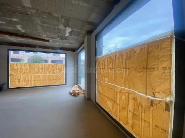 Amplio Local Comercial en Venta - La Bordeta, Lleida - foto 4