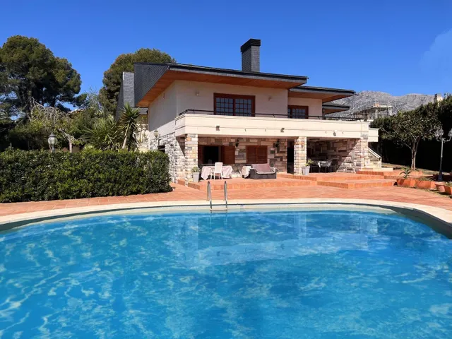 Chalet independiente, Piscina, gran garaje, aire acondiciona
