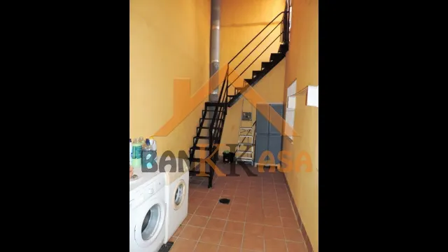 SE VENDE VIVIENDA SOBRE LOCAL EN SANTA MARÍA DEL ÁGUILA — 33