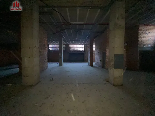SE ALQUILA LOCAL COMERCIAL EN LA ZONA DE O COUTO — 12