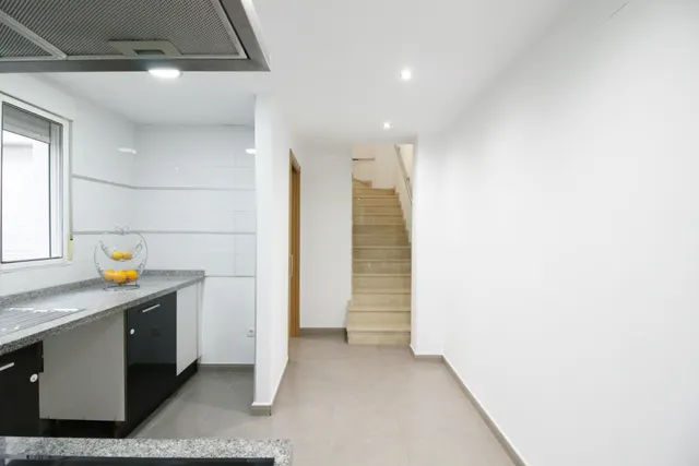 Vivienda en dos alturas con terraza privada y pérgola en Alaquàs — 6