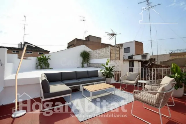 ESPACIOSA CASA CON MUCHAS POSIBILIDADES CERCA DEL METRO - foto 3