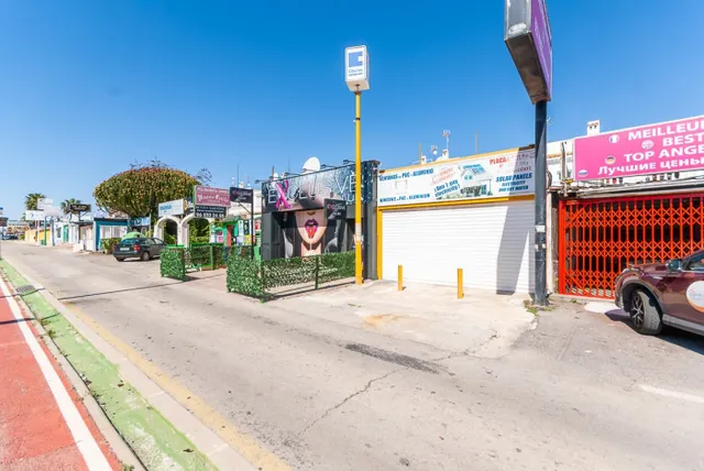 LOCAL COMERCIAL EN ZONA DE PASO — 4