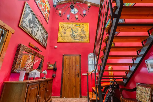 VENTA DE CHALET EN VENTA EN LAS DEHESILLAS — 33