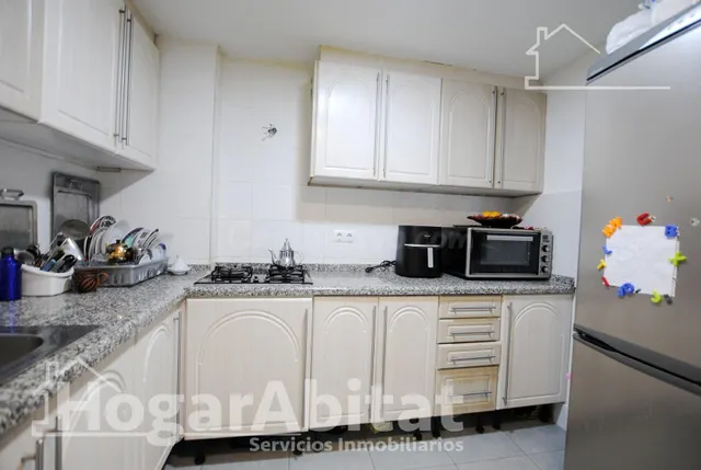 ¡gran oportunidad! muy amplio de 4 dormitorios, con balcón junto av beniopa — 5