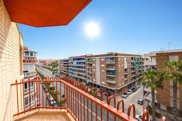 Ático reformado en venta en Torrevieja a 100 metros de la playa del acequión, con 3 dormitorios y 2 terrazas — 27