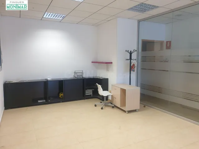LOCAL COMERCIAL EN PLAZA CATALUNYA DE OLIVELLA - foto 5