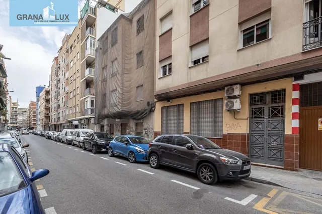 LOCAL COMERCIAL EN ARABIAL JUNTO HIPERCOR — 13
