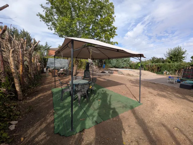 CHALET CON PISCINA EN URBANIZACIÓN — 31
