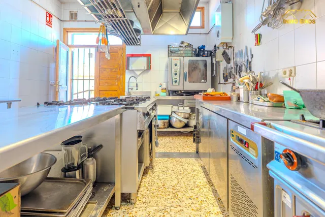 “Restaurante con licencia en 1.993 m2 de parcela y potencial para 3 viviendas en Hita” — 38