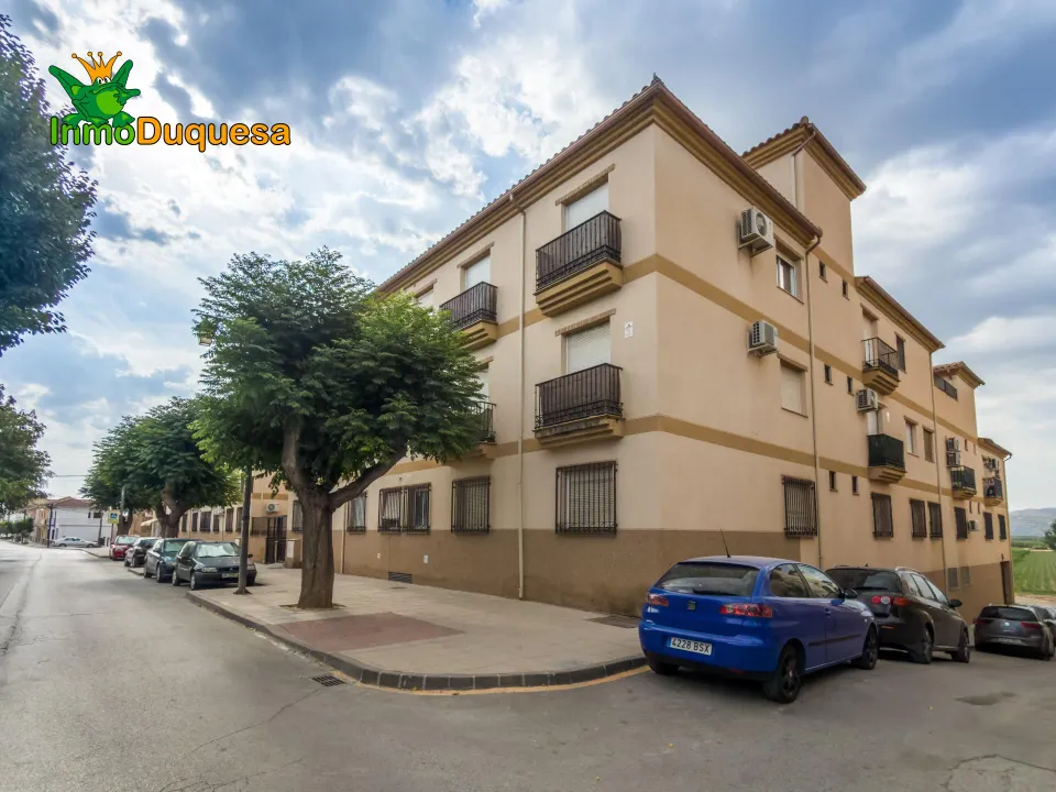 Piso de 3 Dorm. con 2 baños + APARCAMIENTO y TRASTERO