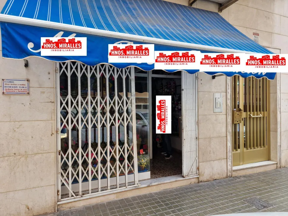 SE VENDE LOCAL CON O SIN NEGOCIO ACTUALMENTE MONTADO, SUJETO A NEGOCIACIÓN DE PRECIOS.